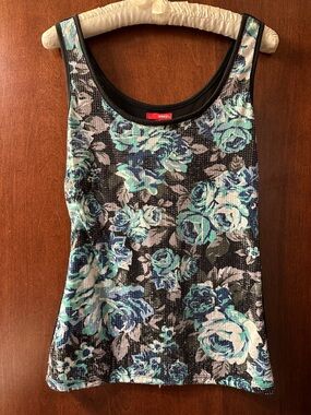 Tiny sequins on floral background size Small
